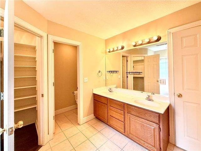 772 Queen Annes Lace Drive, Fayetteville, AR 72704
