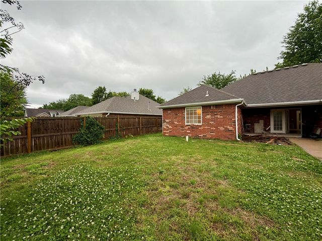 772 Queen Annes Lace Drive, Fayetteville, AR 72704