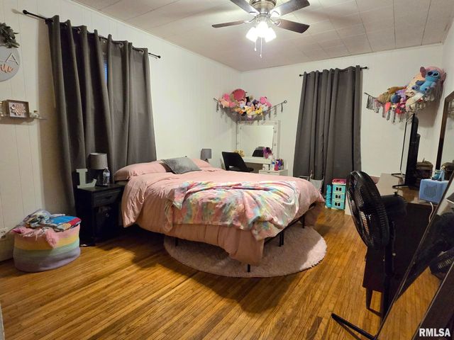 542 S PEARL Street, Galesburg, IL 61401