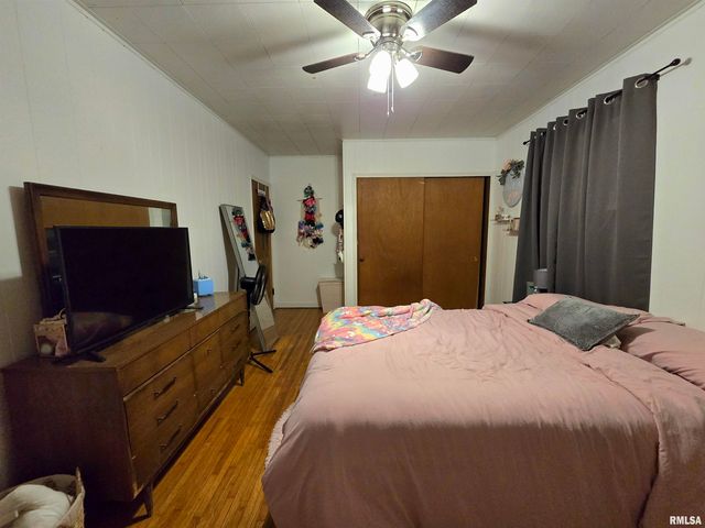 542 S PEARL Street, Galesburg, IL 61401