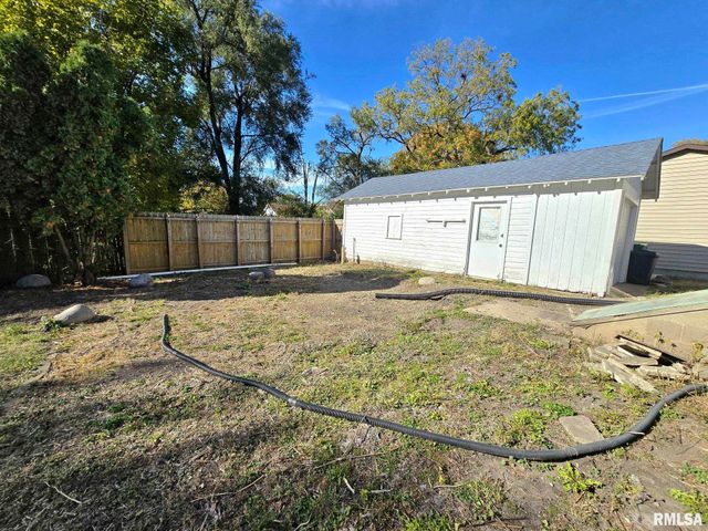 542 S PEARL Street, Galesburg, IL 61401