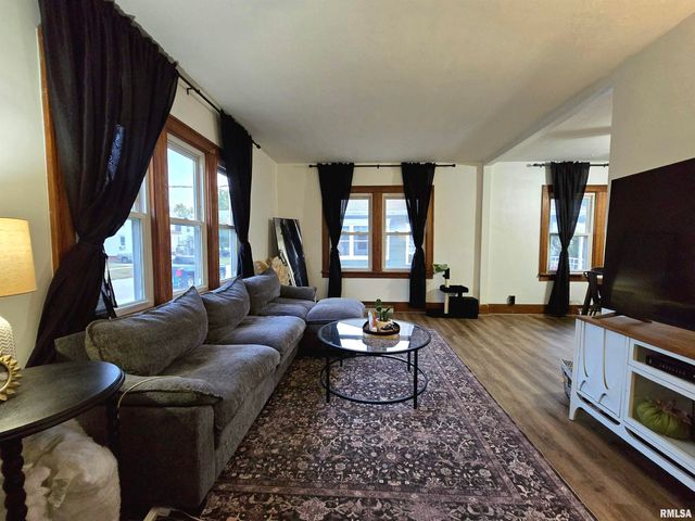 542 S PEARL Street, Galesburg, IL 61401