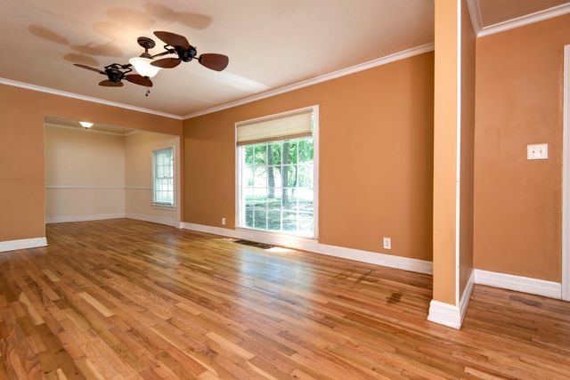 1235 E Stanford Street, Springfield, MO 65804