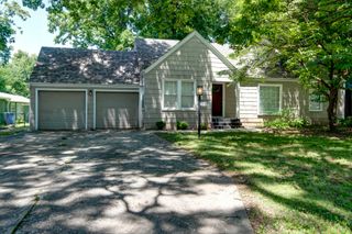 1235 E Stanford Street, Springfield, MO 65804