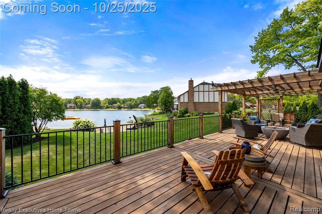 54464 Sherwood Lane, Shelby Twp, MI 48315