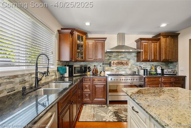 54464 Sherwood Lane, Shelby Twp, MI 48315