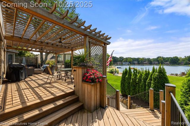 54464 Sherwood Lane, Shelby Twp, MI 48315