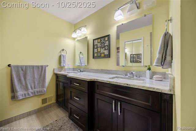 54464 Sherwood Lane, Shelby Twp, MI 48315