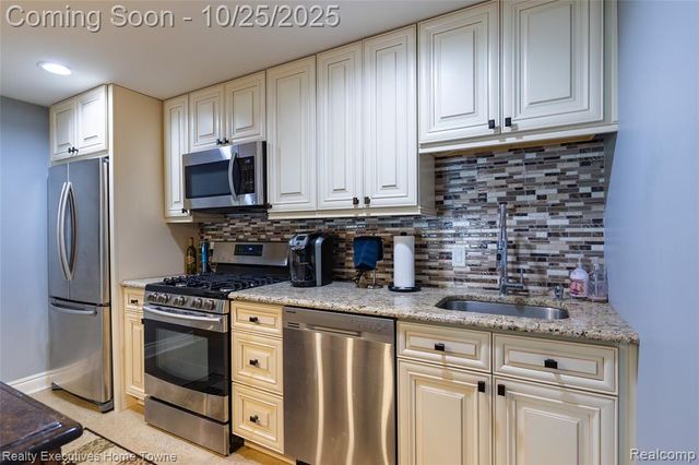 54464 Sherwood Lane, Shelby Twp, MI 48315