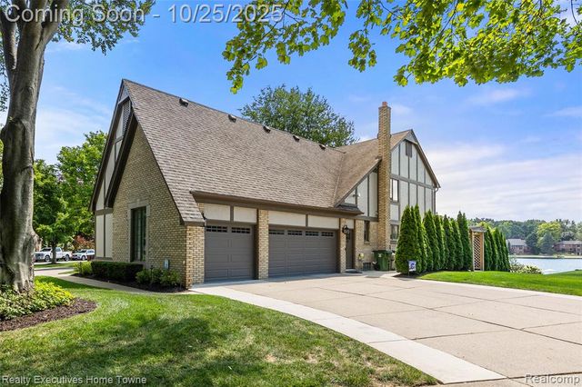 54464 Sherwood Lane, Shelby Twp, MI 48315