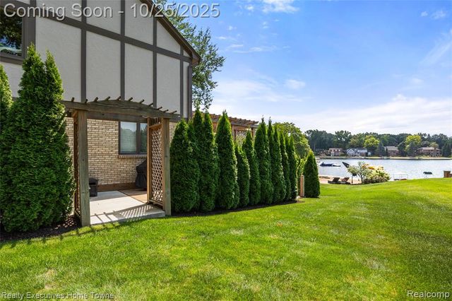 54464 Sherwood Lane, Shelby Twp, MI 48315