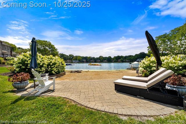 54464 Sherwood Lane, Shelby Twp, MI 48315