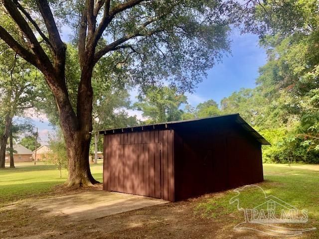 6171 Young Ln, Milton, FL 32570