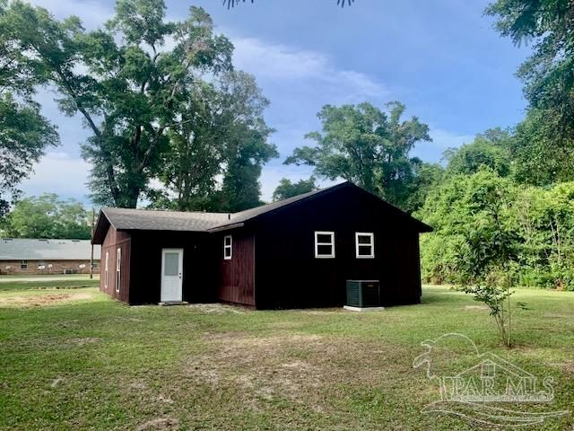 6171 Young Ln, Milton, FL 32570