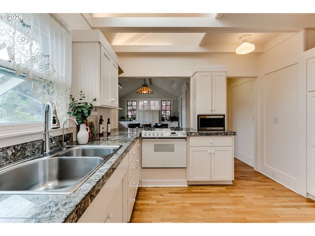 96 W 20TH Ave, Eugene, OR 97405