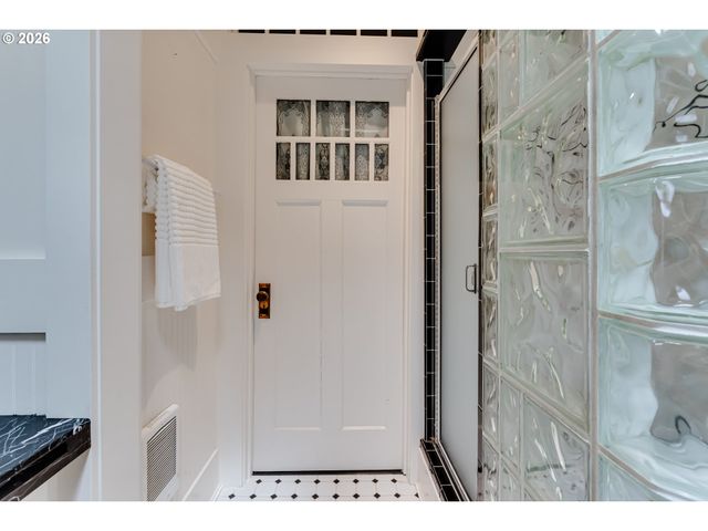 96 W 20TH Ave, Eugene, OR 97405