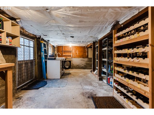 96 W 20TH Ave, Eugene, OR 97405