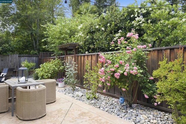 1742 Mary Dr, Pleasant Hill, CA 94523