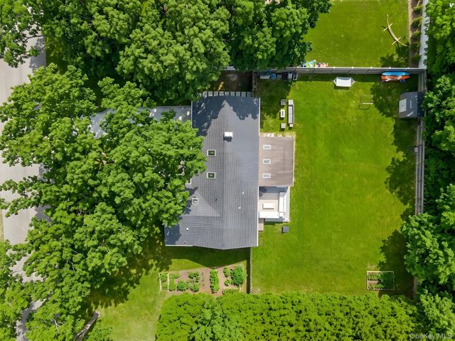 27 Canvasback Lane, East Quogue, NY 11942