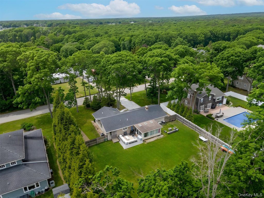 27 Canvasback Lane, East Quogue, NY 11942