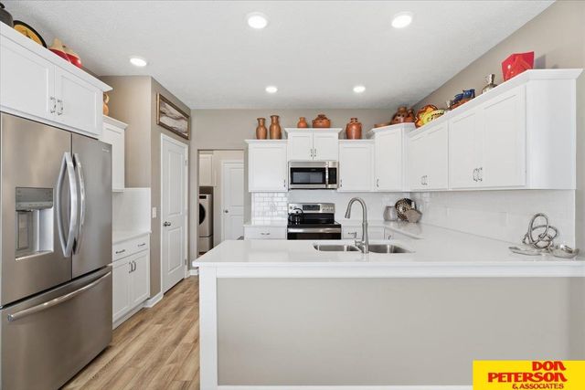 2102 Aaron Way, Fremont, NE 68025