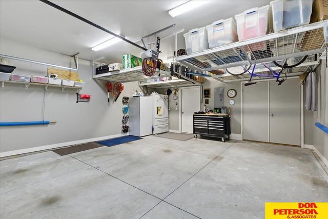 2102 Aaron Way, Fremont, NE 68025