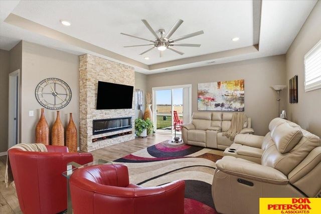 2102 Aaron Way, Fremont, NE 68025