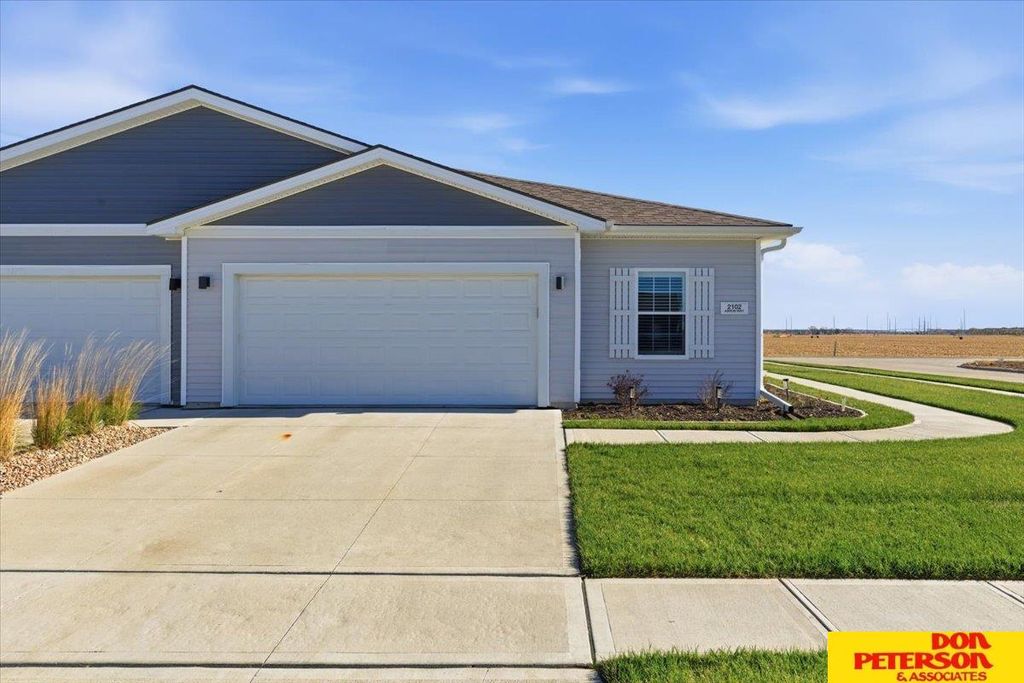 2102 Aaron Way, Fremont, NE 68025