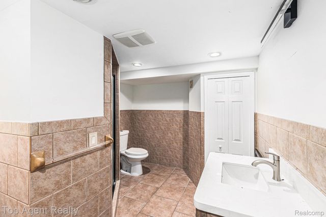 7087 Moore Court, Shelby Charter Township, MI 48317