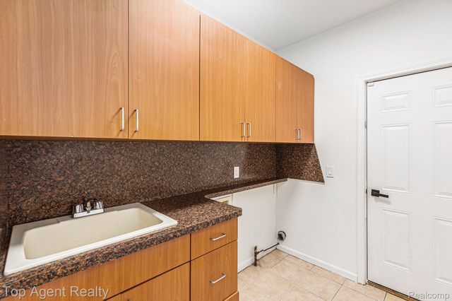 7087 Moore Court, Shelby Charter Township, MI 48317