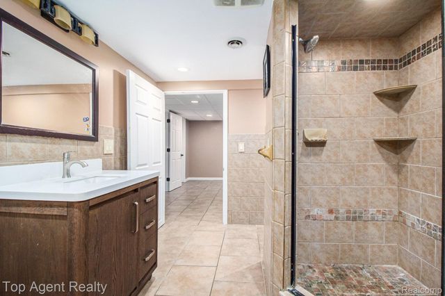 7087 Moore Court, Shelby Charter Township, MI 48317