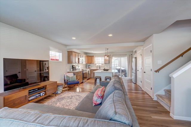 2327 Autumn Lake Parkway, Madison, WI 53718