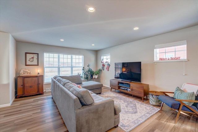 2327 Autumn Lake Parkway, Madison, WI 53718