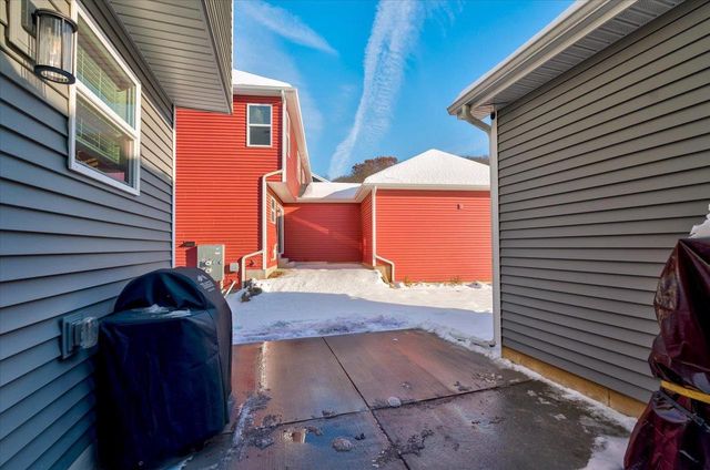 2327 Autumn Lake Parkway, Madison, WI 53718