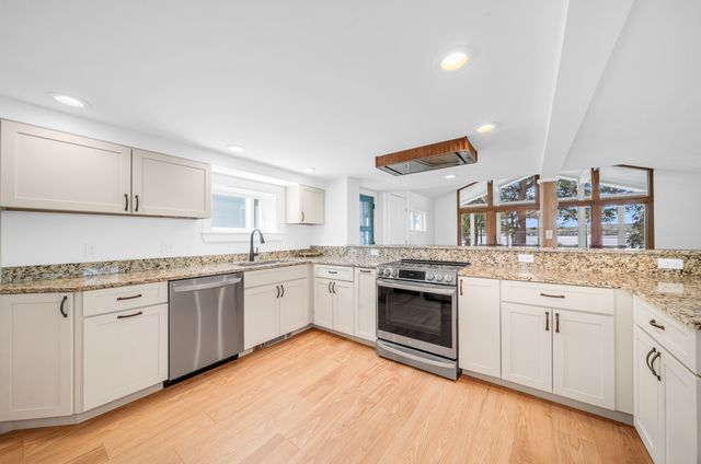 22 Lake Attitash Rd, Amesbury, MA 01913