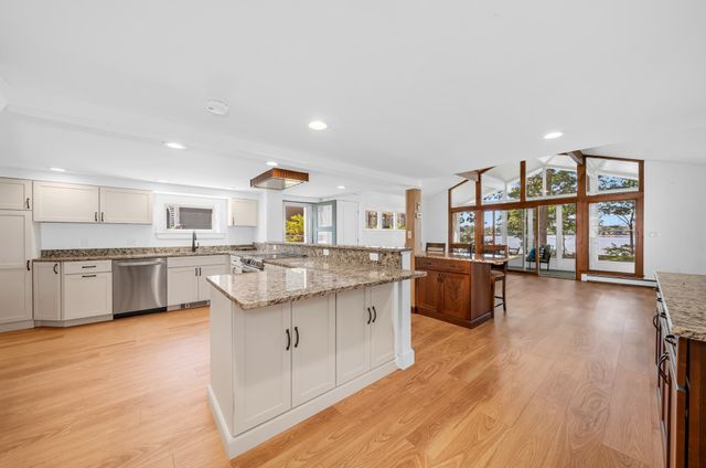 22 Lake Attitash Rd, Amesbury, MA 01913