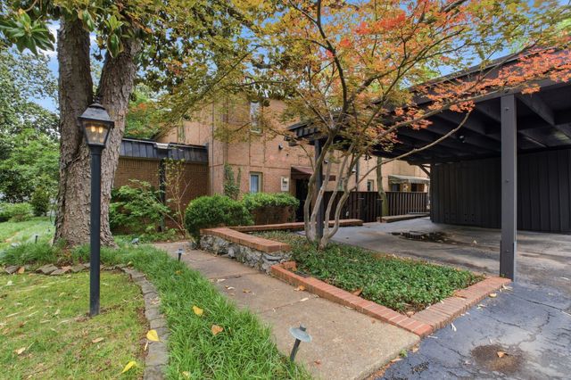 690 Timber Ln, Nashville, TN 37215