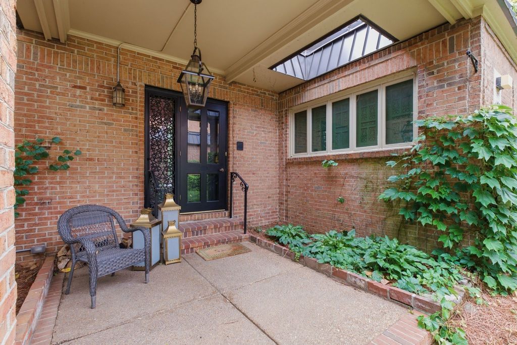 690 Timber Ln, Nashville, TN 37215