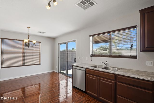 3560 W MESQUITE Avenue, San Tan Valley, AZ 85144