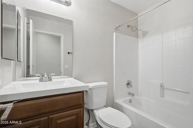 3560 W MESQUITE Avenue, San Tan Valley, AZ 85144