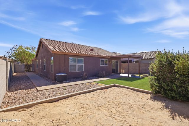 3560 W MESQUITE Avenue, San Tan Valley, AZ 85144