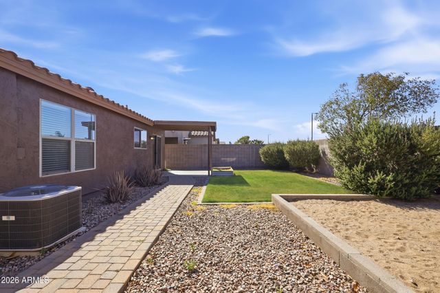 3560 W MESQUITE Avenue, San Tan Valley, AZ 85144