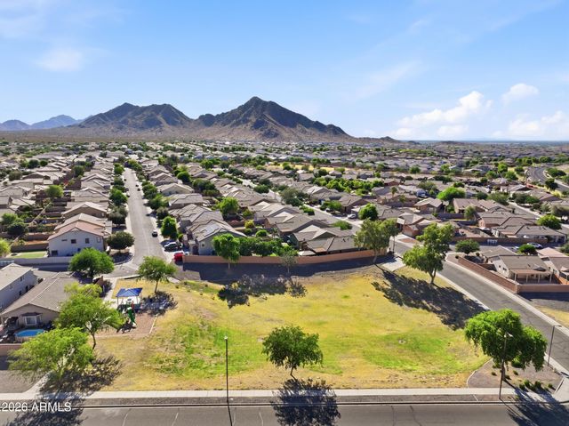 3560 W MESQUITE Avenue, San Tan Valley, AZ 85144