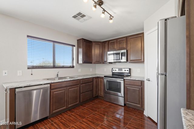 3560 W MESQUITE Avenue, San Tan Valley, AZ 85144