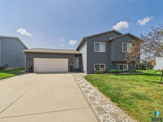 3857 N Gemini Dr, Sioux Falls, SD 57107