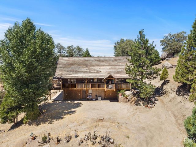 26500 Teal Court, Tehachapi, CA 93561