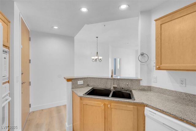 75 East Agate Avenue 206, Las Vegas, NV 89123