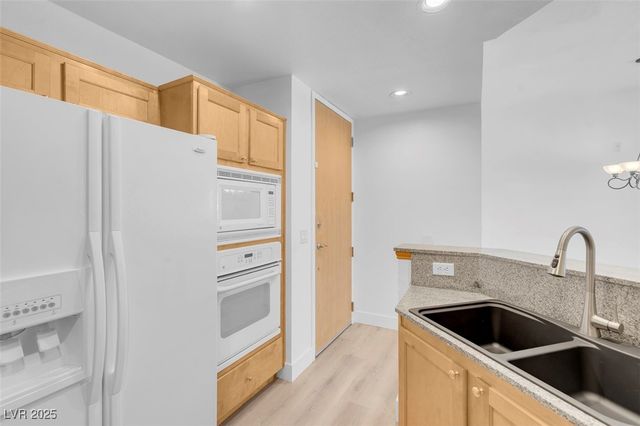 75 East Agate Avenue 206, Las Vegas, NV 89123