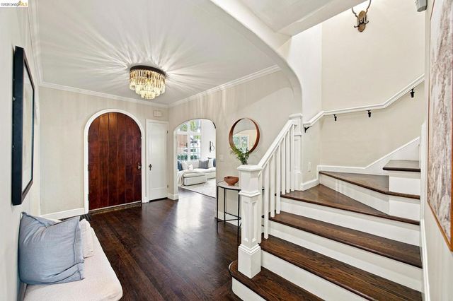 90 Oakmont Avenue, Piedmont, CA 94610