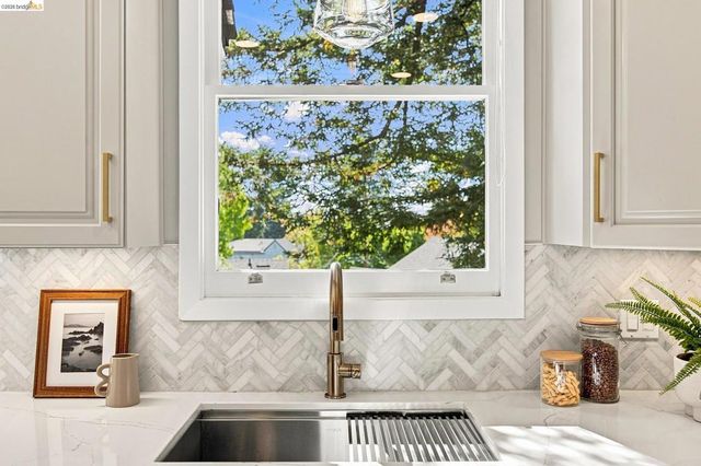 90 Oakmont Avenue, Piedmont, CA 94610